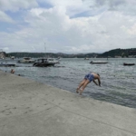 Özel plaja giremeyen vatandaşlar soluğu İstanbul Boğazı’nda aldı