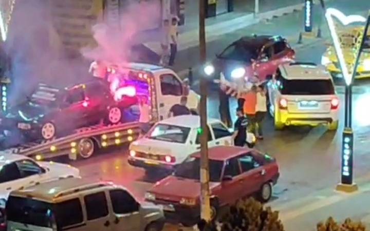 Pendik’te asker eğlencesinde caddeleri trafiğe kapattılar