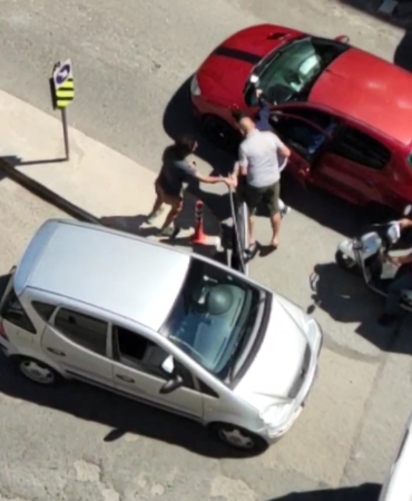 Pendik’te krikolu trafik magandasına uçan kafa attı