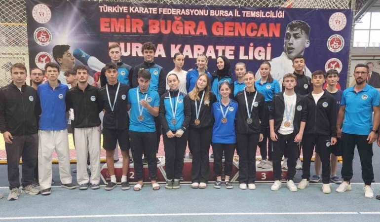 Sakarya Büyükşehir’in karatecileri Bursa’dan 8 madalyayla döndü