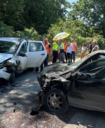 Sakarya’da iki otomobil çarpıştı: 5 yaralı