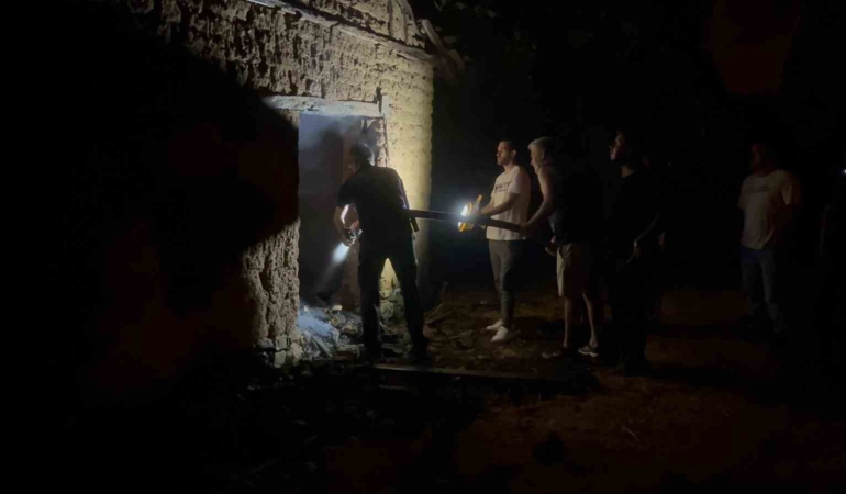 Sakarya’da samanlıkta çıkan yangın büyümeden söndürüldü