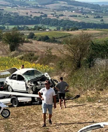 Sakarya’da taklalar atan otomobil hurdaya döndü: 1 ölü, 1 yaralı