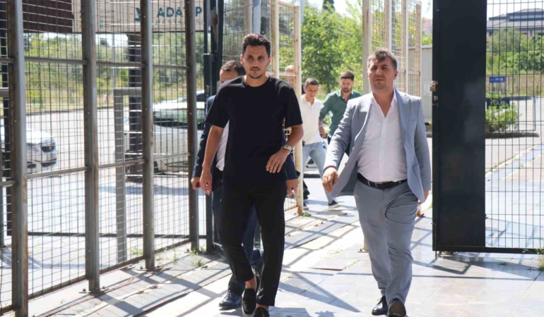 Sakaryaspor, Mustafa Pektemek’i kadrosuna kattı