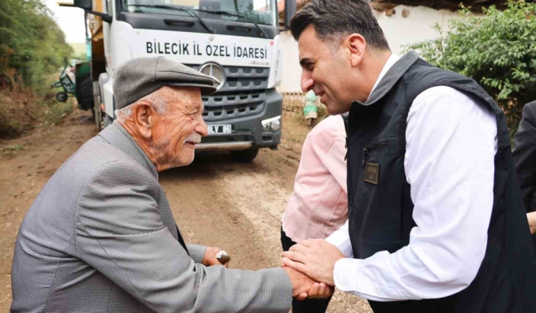 Sıcak asfalt serim çalışmaları devam ediyor