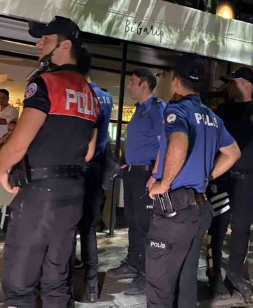 Şişli’de "Huzurlu Sokaklar" denetimi: Polisi tehdit eden bir kişi gözaltına alındı