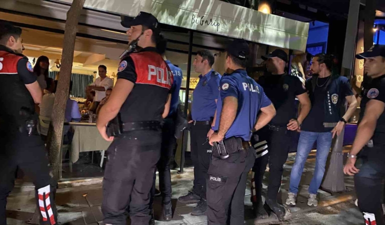 Şişli’de "Huzurlu Sokaklar" denetimi: Polisi tehdit eden bir kişi gözaltına alındı