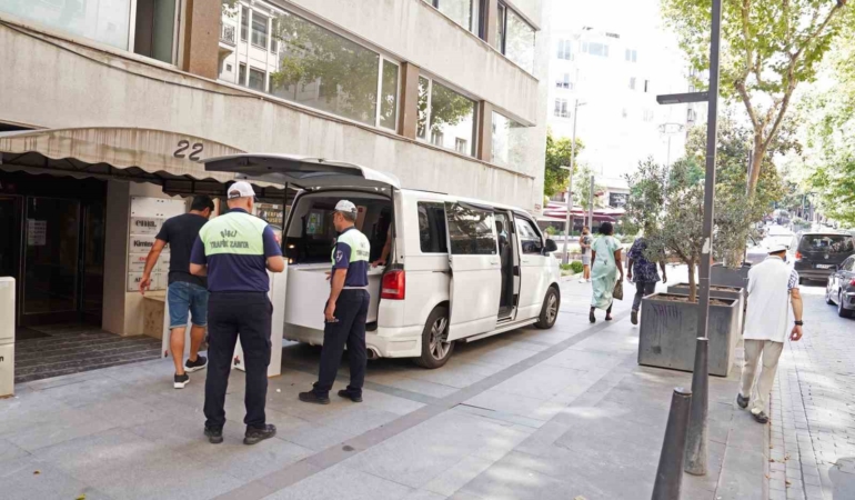 Şişli’de kaldırım işgali bitiyor: 60 araca toplam 58 bin 620 lira ceza