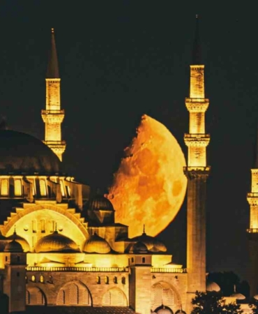 Süleymaniye Camii, yarım ay ile buluştu, ortaya kartpostallık görüntüler çıktı