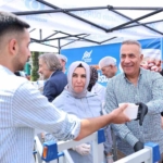 Sultangazi Belediye Başkanı Dursun vatandaşlara aşure dağıttı