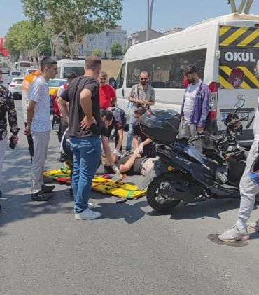 Sultangazi’de motosiklet sürücüsü feci kazada ağır şekilde yaralandı