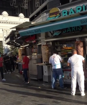 Taksim esnafının elektrik çilesi sürüyor: "BEDAŞ bu sorunu çözsün"