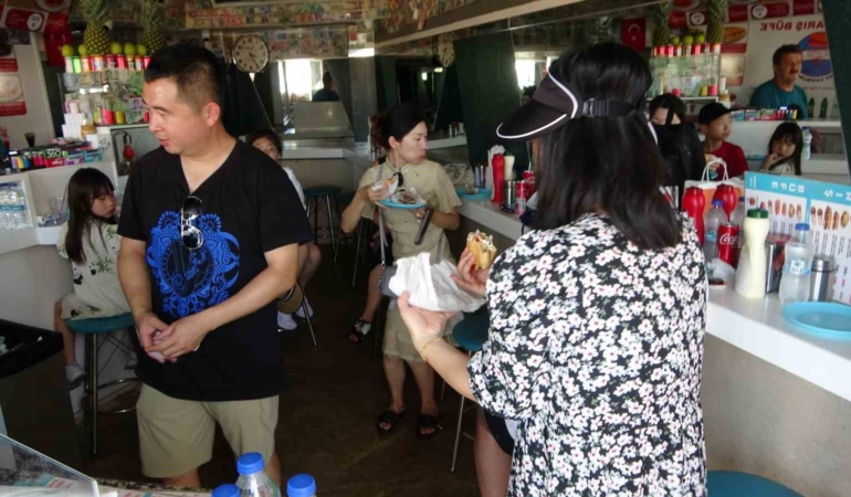 Taksim’de esnaf elektrik kesintisi yüzünden BEDAŞ’a tepki gösterdi