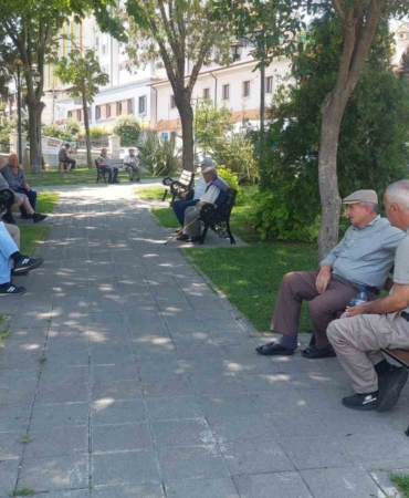 Tekirdağ’da kavurucu sıcaklar: Gölgeye akın ettiler