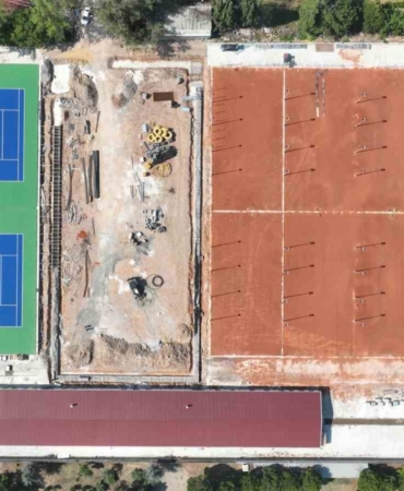 Tenis Merkezi’nde balon kortlar boyandı