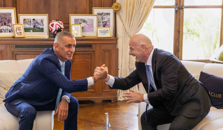TFF Başkanı Hacıosmanoğlu, Paris’te FIFA Başkanı Infantino ile bir araya geldi