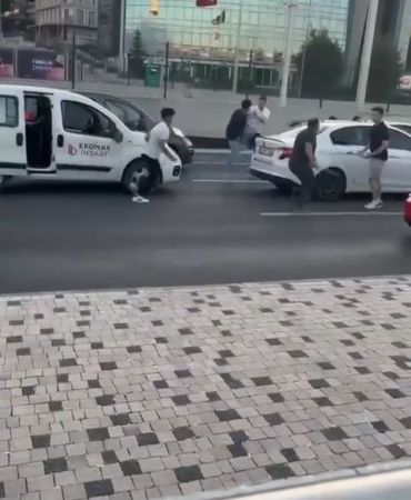 Trafik tartışması, baltalı, yumruklu kavgaya dönüştü