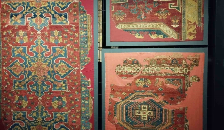 Türk ve İslam Eserleri Müzesi’nde ‘Aşkla Düğümlenen Sanat: Türk Halıları’ sergisine yoğun ilgi