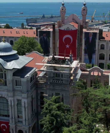 Üsküdar’da tarihi binanın kubbesi yanarak çökmüştü, çalışmalar havadan görüntülendi