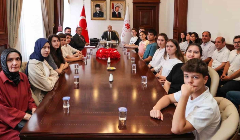 Vali Demirtaş, LGS birincilerini ağırladı