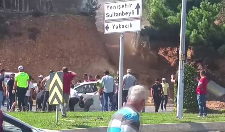 Vatandaşlar, Aydos Ormanı’ndaki yangın için seferber oldu