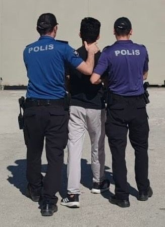 Yakalaması olan şüpheli yakayı ele verdi