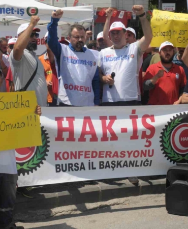 Yalova Belediyesi’nde işten çıkarılan 86 işçi için greve gidildi