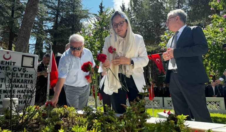 Yalova’da şehitler mezarları başında anıldı