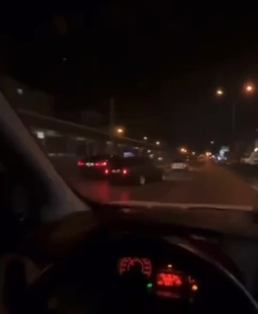 Yarışan araçlar trafikte dehşet saçtı