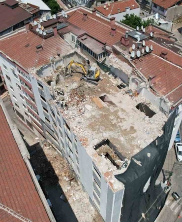 Yıldırım’da riskli binalar yıkılıyor