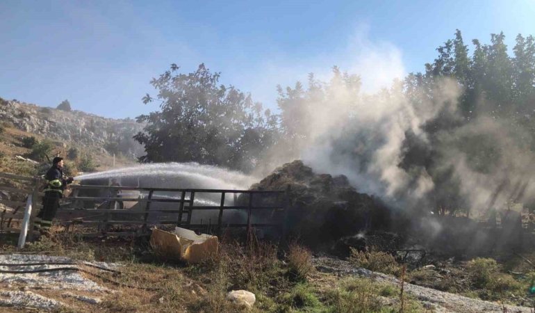 350 adet saman balyası yandı