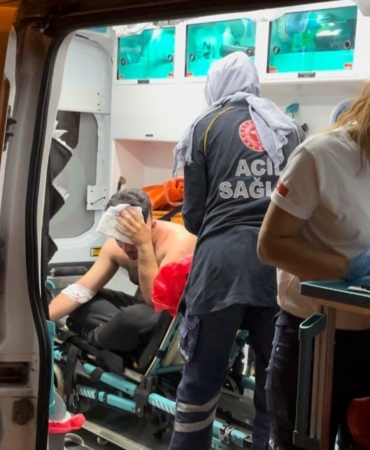 Ailesiyle tartıştı, kendisini ayırmak isteyen guruba küfür edince hastanelik oldu