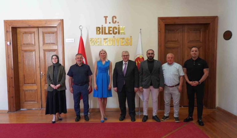 AK Parti teşkilatından Belediye Başkanı Subaşı’na ziyaret