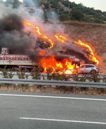 Alev topuna dönen araçtan yaralı kurtuldu
