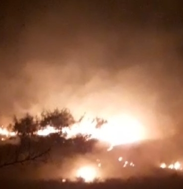 Anızdan ormana sıçrayan alevler geceyi aydınlattı