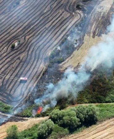 Arnavutköy’de çıkan yangın tarım arazisine sıçradı
