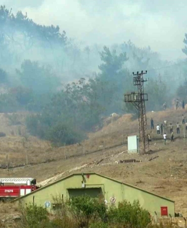 Askeri kışla içerisindeki ormanlık alanda korkutan yangın