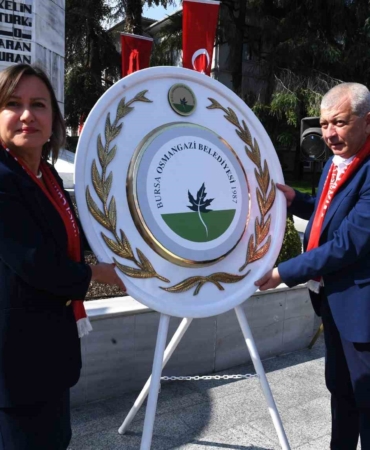 Atatürk’ün Cumhurbaşkanı olarak Bursa’ya gelişinin 100. yılı anısına çelenk sunumu yapıldı