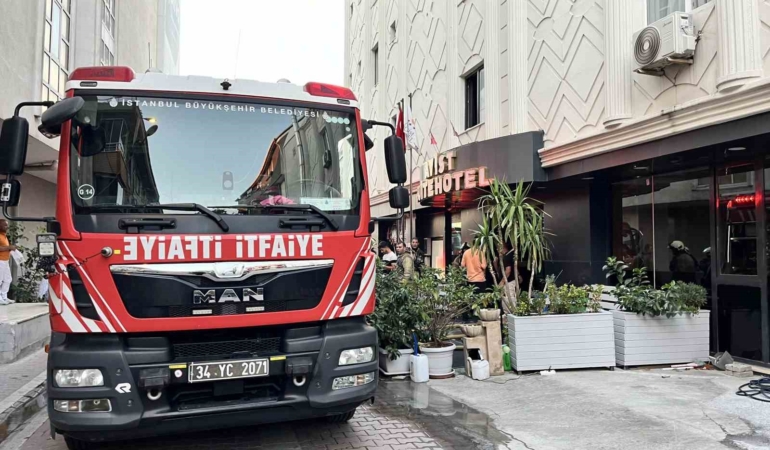Avcılar’da bir otelin giriş katında yangın