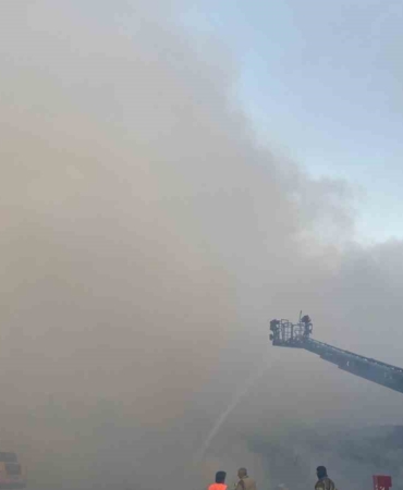 Avcılar’da fabrikada çıkan yangınının ektisi günün aydınlanmasıyla ortaya çıktı