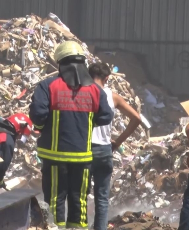 Avcılar’da kağıt geri dönüşüm deposunda korkutan yangın