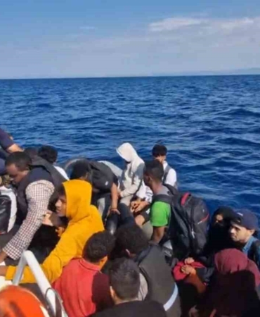 Ayvacık açıklarında 20 kaçak göçmen kurtarıldı, 7 kaçak göçmen yakalandı