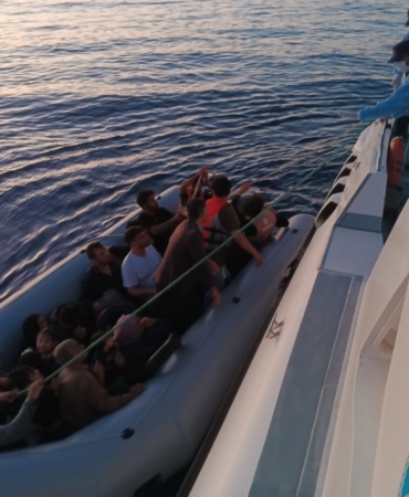 Ayvacık açıklarında 24 kaçak göçmen yakalandı