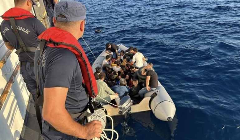 Ayvacık açıklarında 26 kaçak göçmen yakalandı