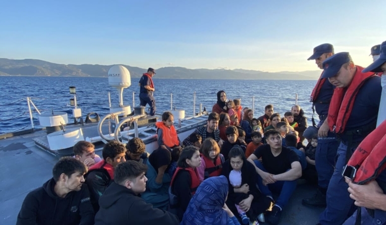 Ayvacık açıklarında 37 kaçak göçmen yakalandı