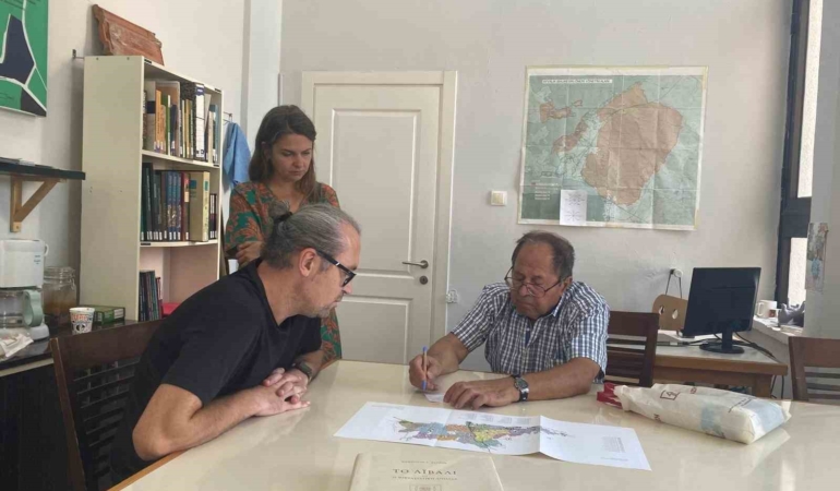 Ayvalık’ta atalarının izlerini aradı