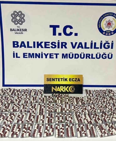 Ayvalık’ta narkotik polisi uyuşturucu hap satıcısını kıskıvrak yakaladı