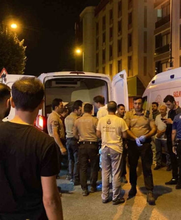 Bahçelievler’de caddede yürüyen 3 kişiye silahlı saldırı: 1 ölü, 1 yaralı