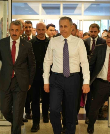 Bakan Yerlikaya, Haniye için kılınan gıyabi cenaze namazına katıldı