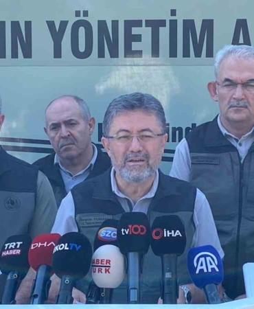 Bakan Yumaklı: "Yangın kontrol altına alındı"